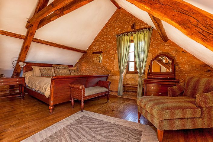 Image No.6-8 Bed House for sale