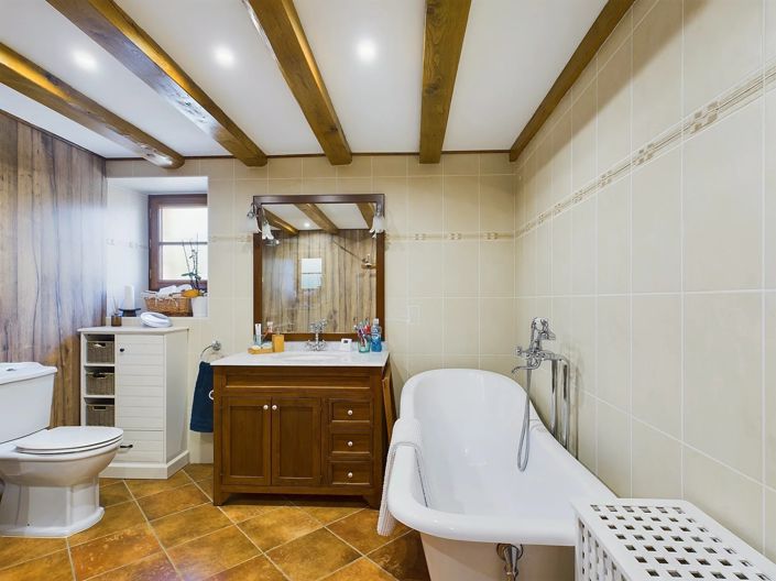 Image No.9-5 Bed House for sale