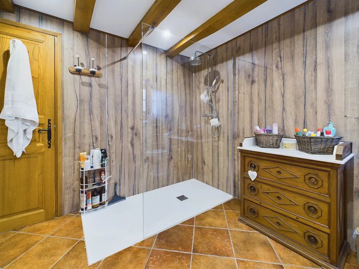 Image No.8-5 Bed House for sale