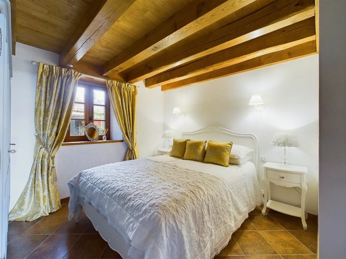 Image No.7-5 Bed House for sale