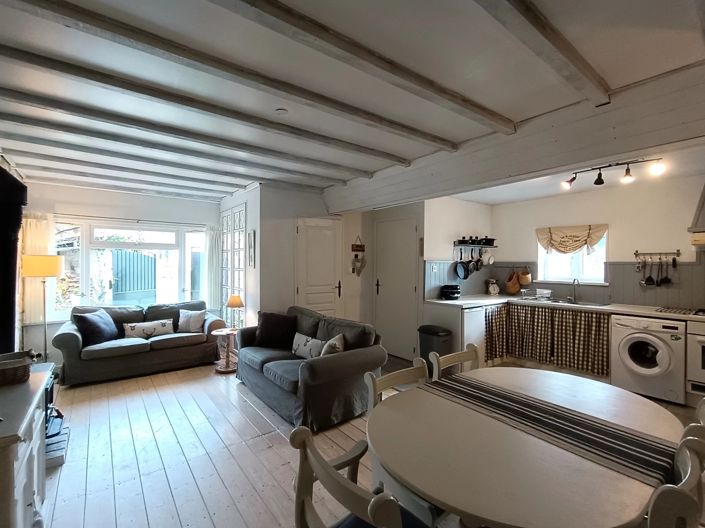 Image No.13-7 Bed House for sale