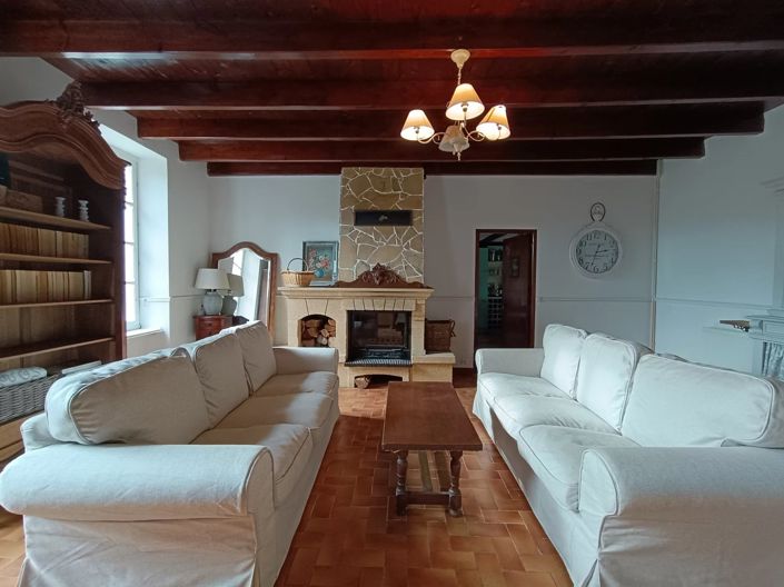 Image No.8-7 Bed House for sale