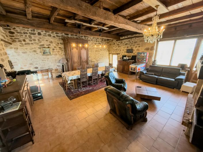 Image No.8-7 Bed House for sale