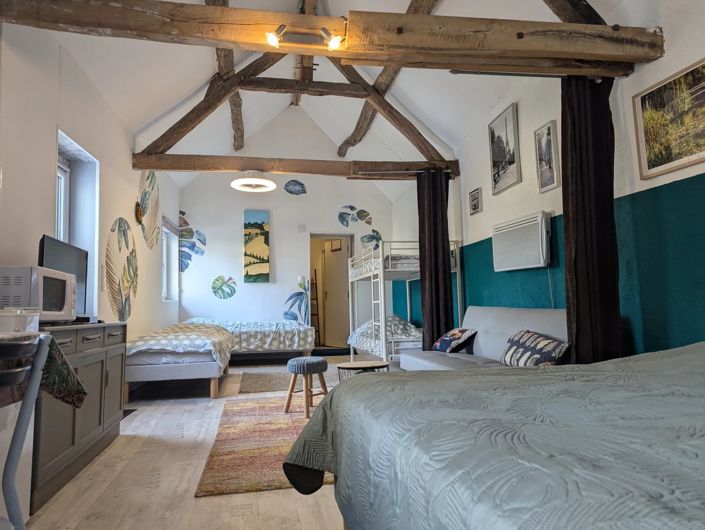 Image No.15-6 Bed Village House for sale