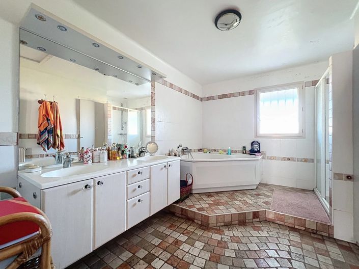 Image No.11-7 Bed House for sale