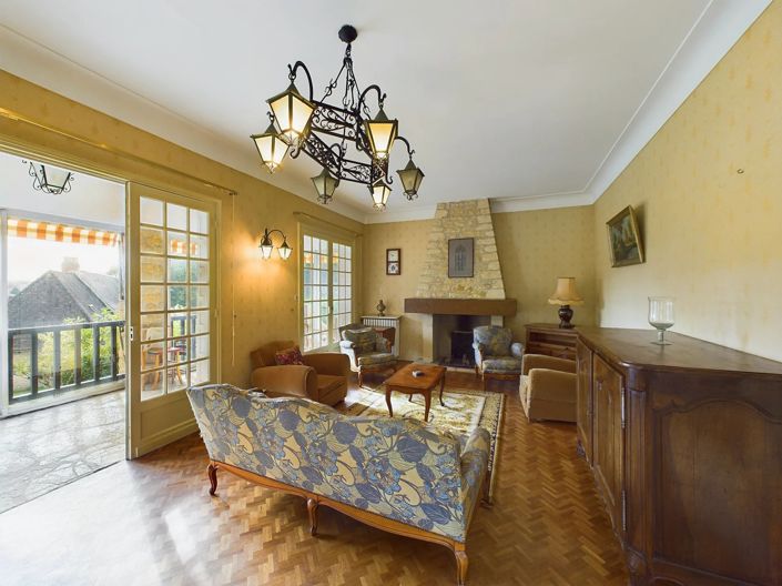 Image No.2-4 Bed House for sale