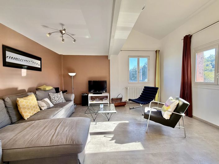 Image No.6-10 Bed House for sale