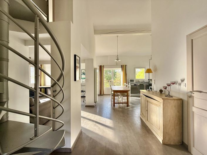 Image No.7-10 Bed House for sale