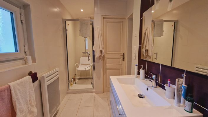 Image No.8-2 Bed House for sale