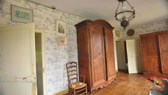 Image No.6-8 Bed House for sale