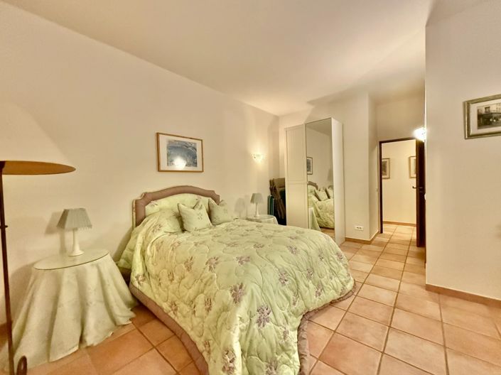 Image No.11-7 Bed House for sale