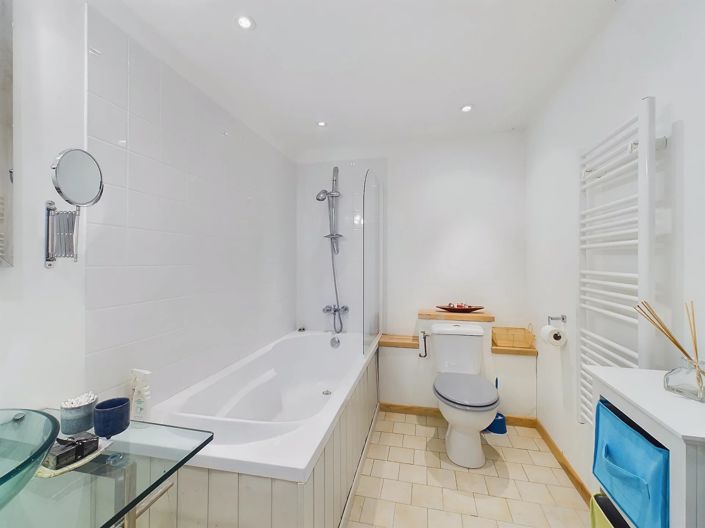 Image No.4-5 Bed House for sale