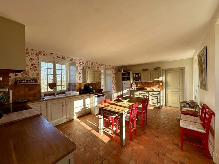 Image No.7-8 Bed House for sale