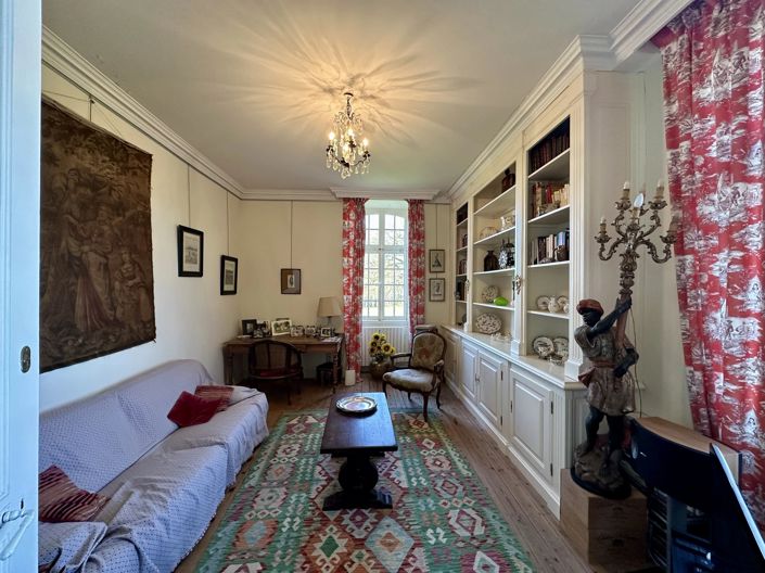 Image No.11-8 Bed House for sale