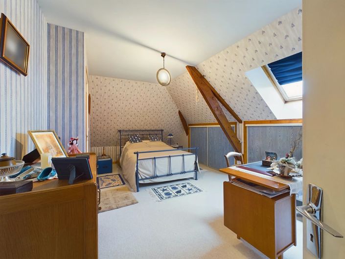 Image No.12-5 Bed House for sale