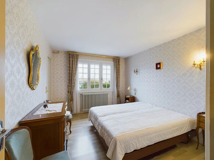 Image No.6-5 Bed House for sale