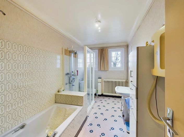 Image No.9-5 Bed House for sale