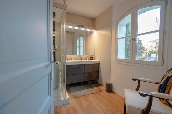 Image No.10-6 Bed House for sale