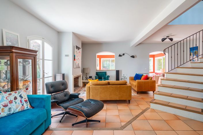 Image No.8-6 Bed House for sale