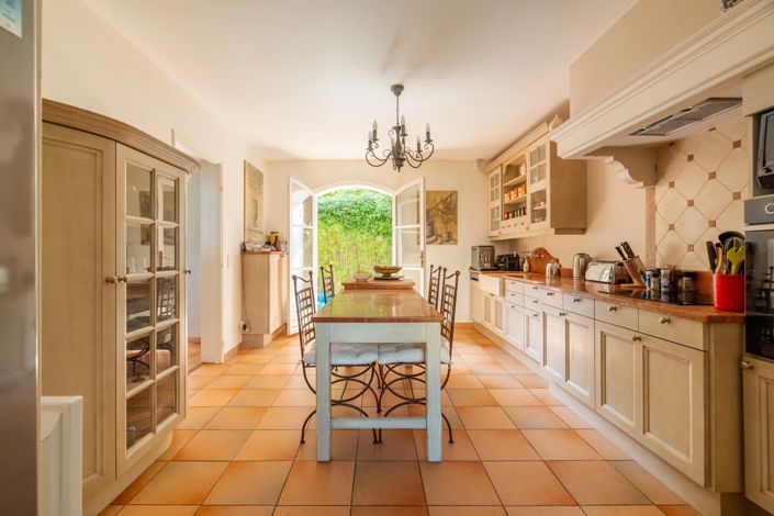 Image No.5-6 Bed House for sale