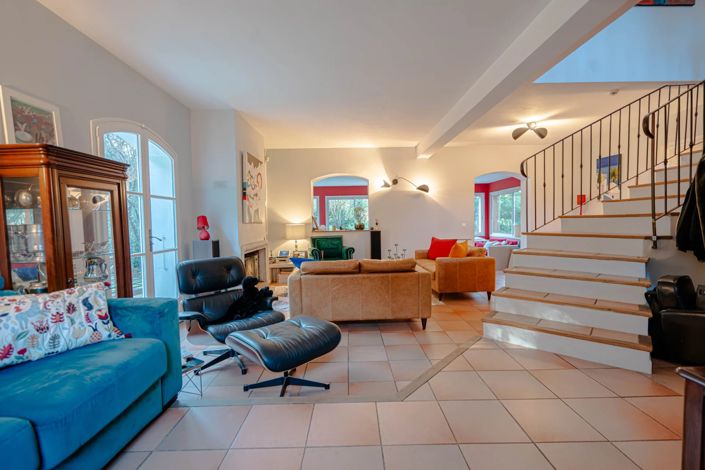 Image No.7-6 Bed House for sale