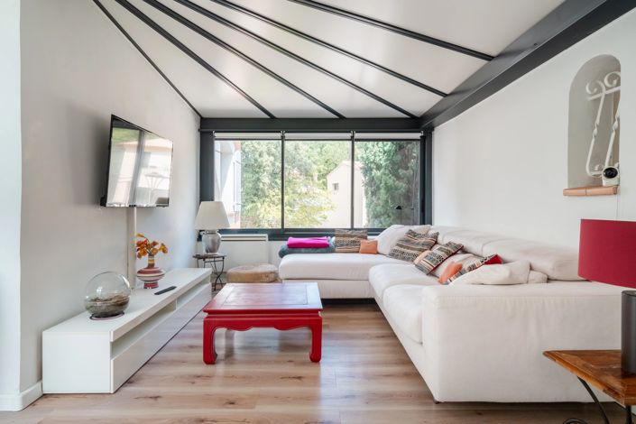 Image No.10-6 Bed House for sale