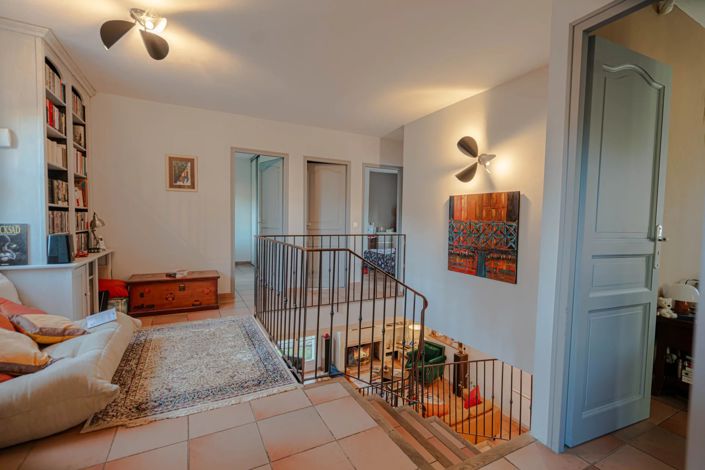 Image No.9-6 Bed House for sale