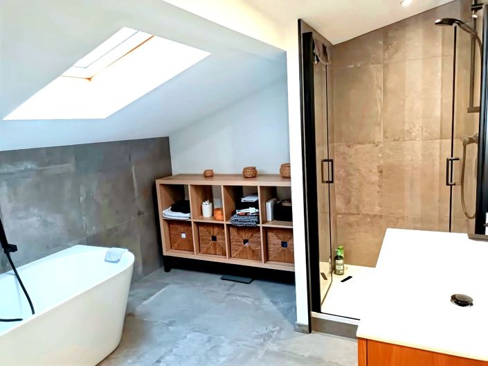 Image No.8-4 Bed House for sale