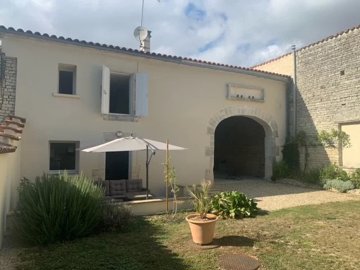 1 - Mareuil, Village House