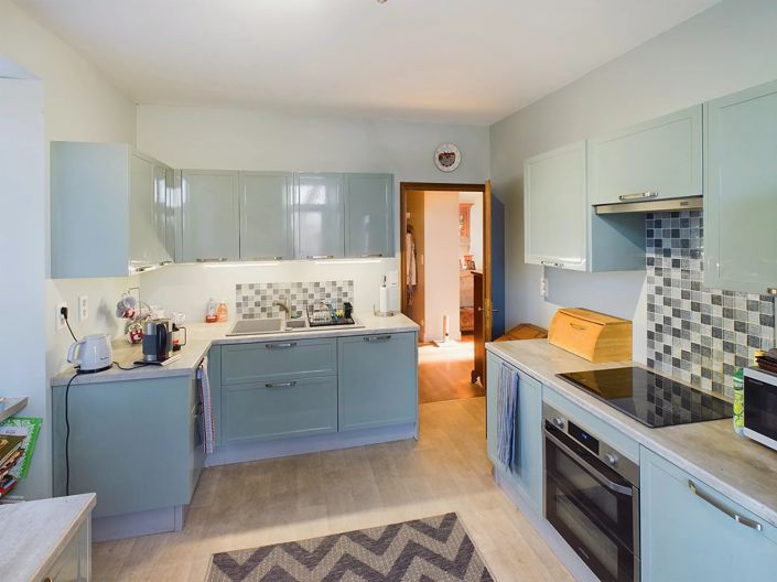 Image No.6-5 Bed House for sale