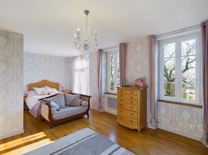 Image No.7-5 Bed House for sale