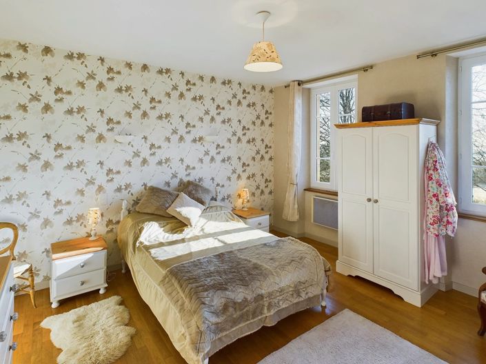 Image No.8-5 Bed House for sale