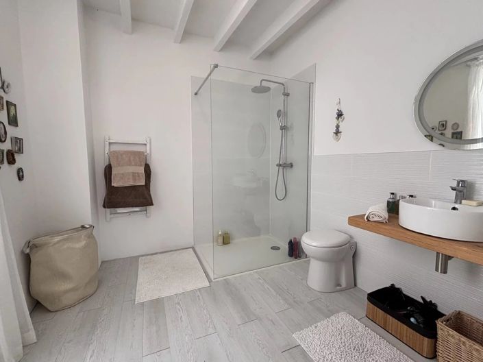 Image No.13-8 Bed House for sale