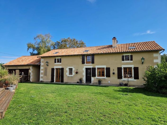 Image No.1-3 Bed Farmhouse for sale
