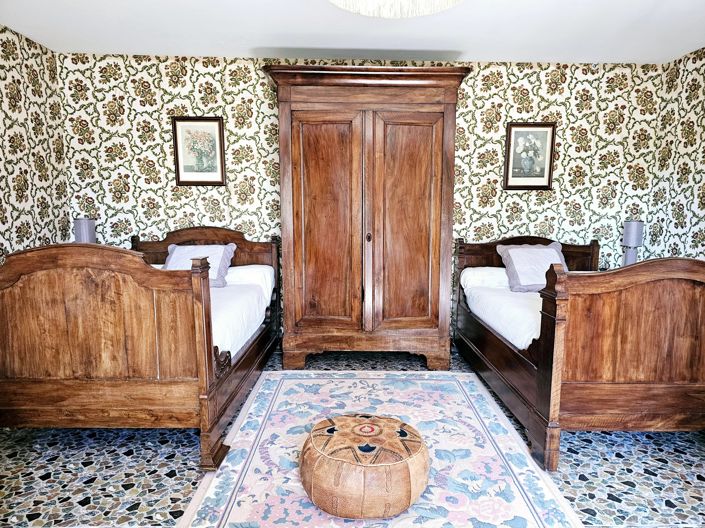 Image No.8-6 Bed House for sale