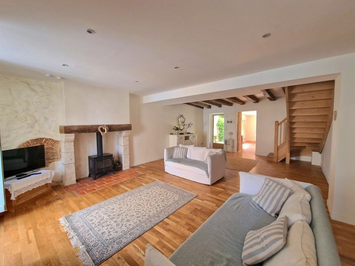 Image No.1-3 Bed House for sale