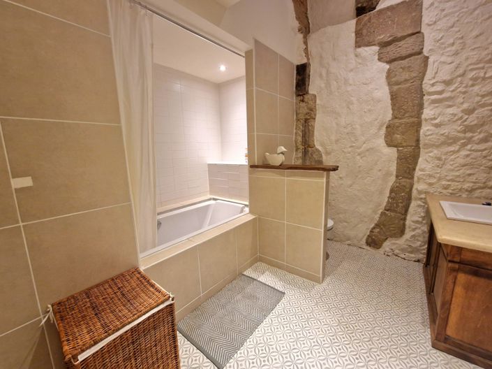 Image No.10-3 Bed House for sale