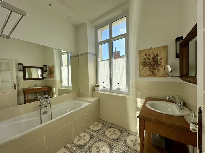 Image No.10-10 Bed House for sale