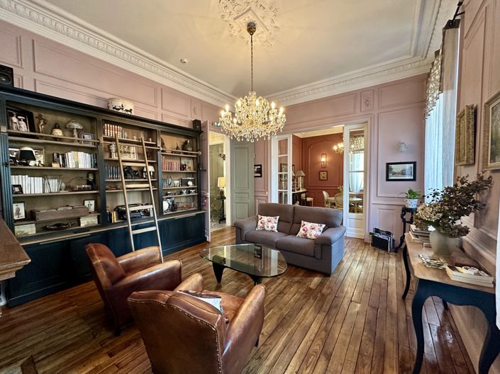 Image No.1-10 Bed House for sale