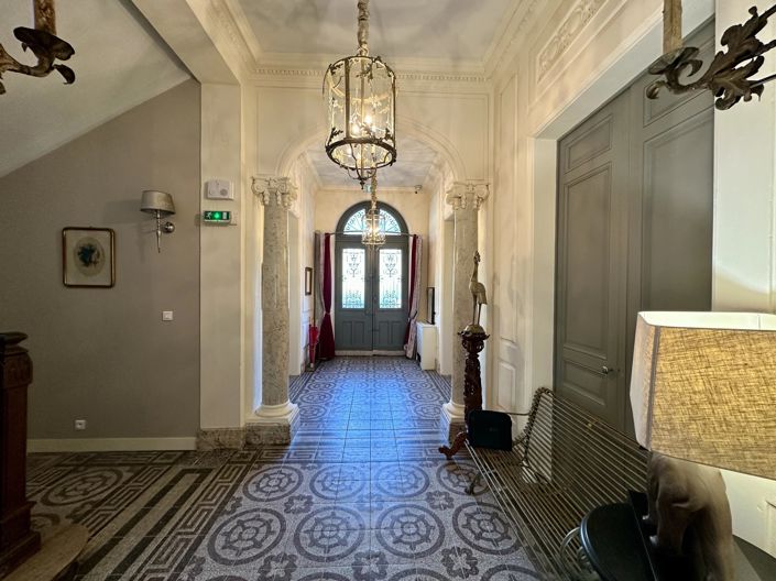 Image No.6-10 Bed House for sale