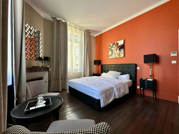 Image No.7-10 Bed House for sale