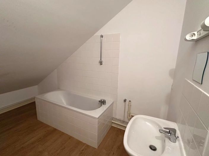 Image No.11-5 Bed Commercial for sale