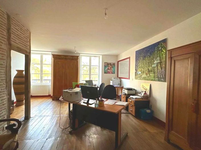 Image No.5-5 Bed Commercial for sale