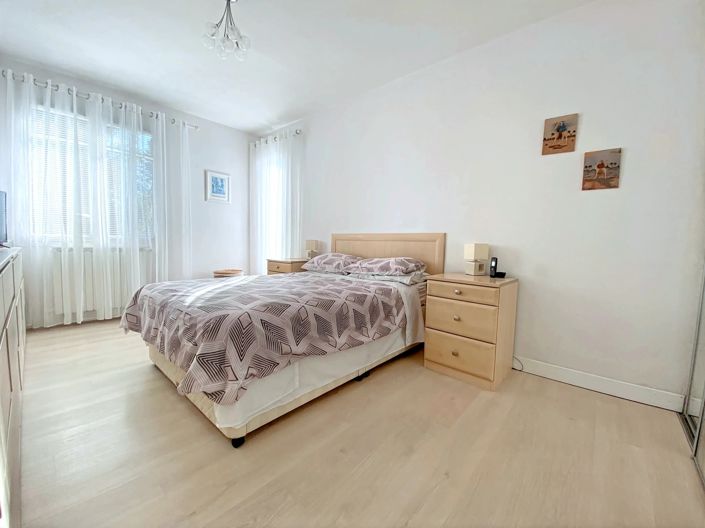 Image No.7-5 Bed House for sale