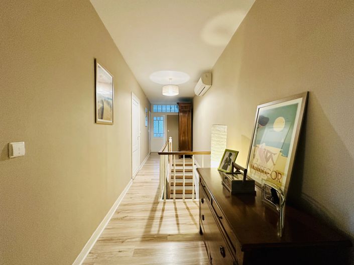 Image No.10-3 Bed House for sale