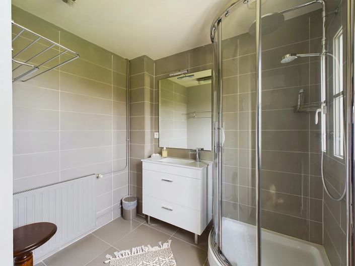 Image No.10-6 Bed House for sale