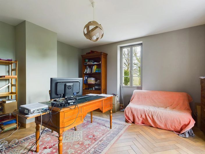 Image No.11-6 Bed House for sale