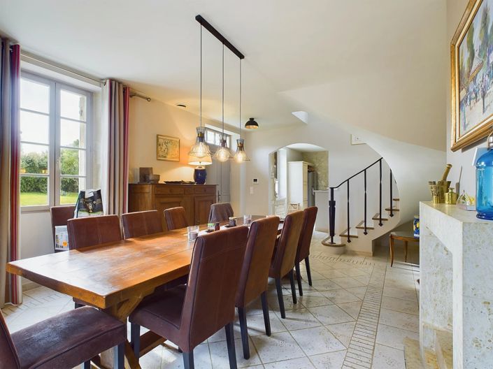 Image No.2-6 Bed House for sale