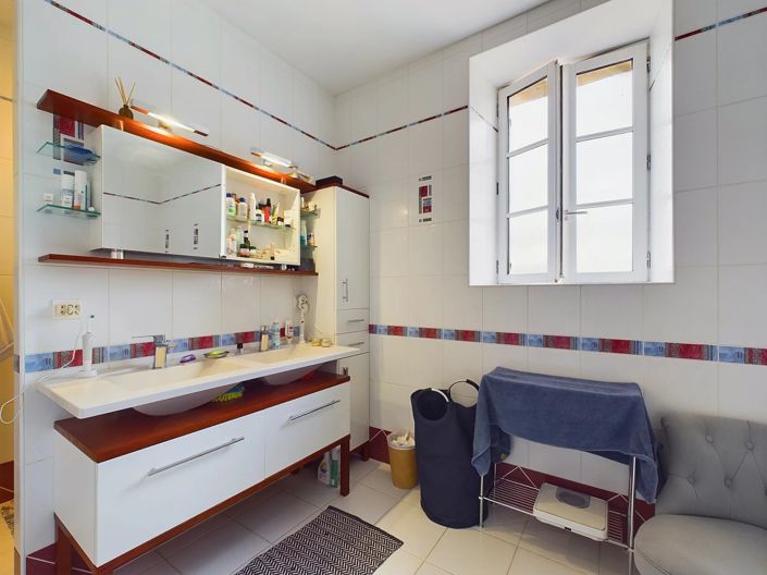 Image No.7-6 Bed House for sale