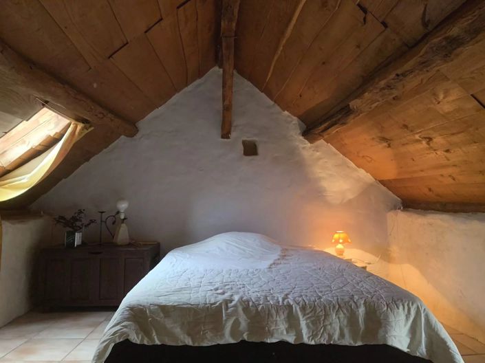 Image No.12-5 Bed Commercial for sale